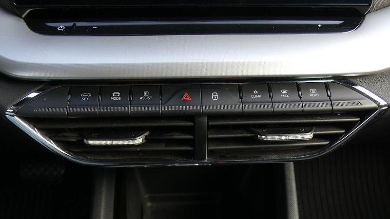 Škoda Octavia Combi 2,0 TDI Style 4x4 DSG 11 - fotka 18 z 27