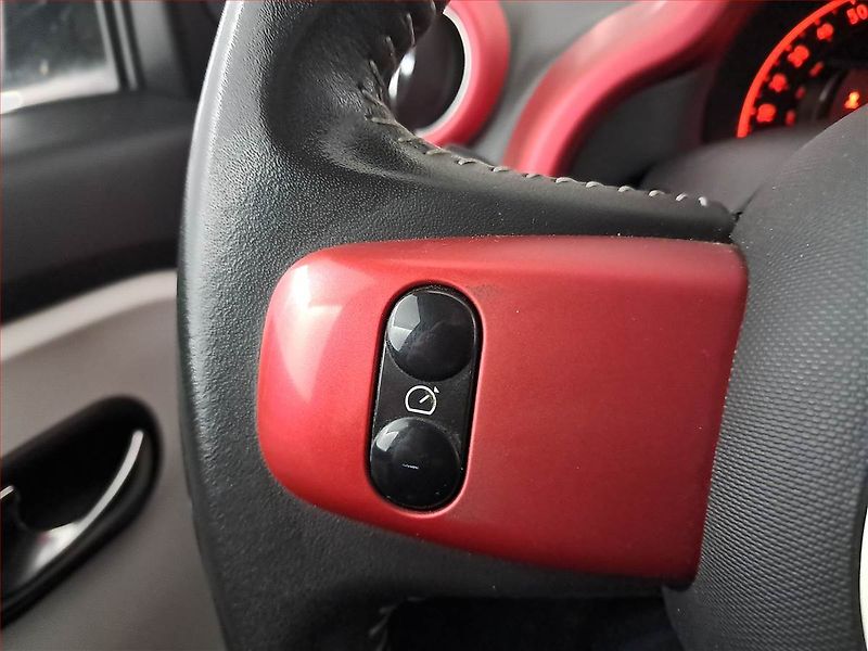 Renault Twingo (2015) 1.0 SCe - fotka 15 z 16