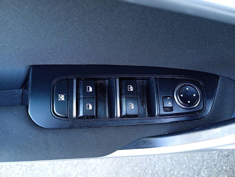 Kia Ceed (2023) 1.0 T-GDI 73 kW benzín manuál - fotka 16 z 25