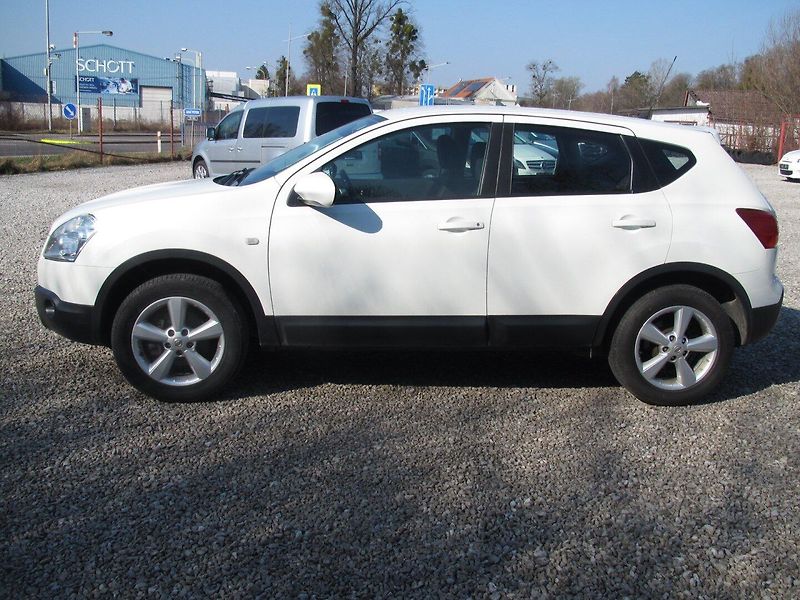 Nissan Qashqai 1.6 - fotka 3 z 16