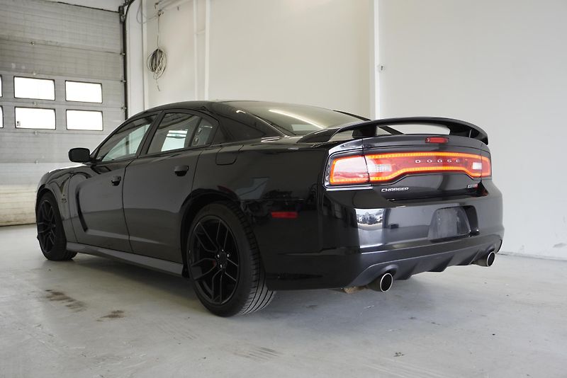 Dodge Charger 6.4 HEMI SRT 8 AUTOMAT - fotka 7 z 39