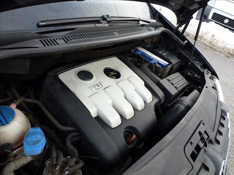 Volkswagen Touran 2,0 TDI 6rychl,TZ,Klima,7míst - fotka 35 z 45