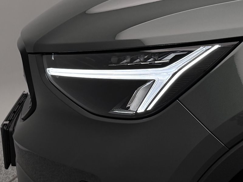 Volvo XC40 (2026) B3 AUT DARK PLUS - fotka 18 z 24