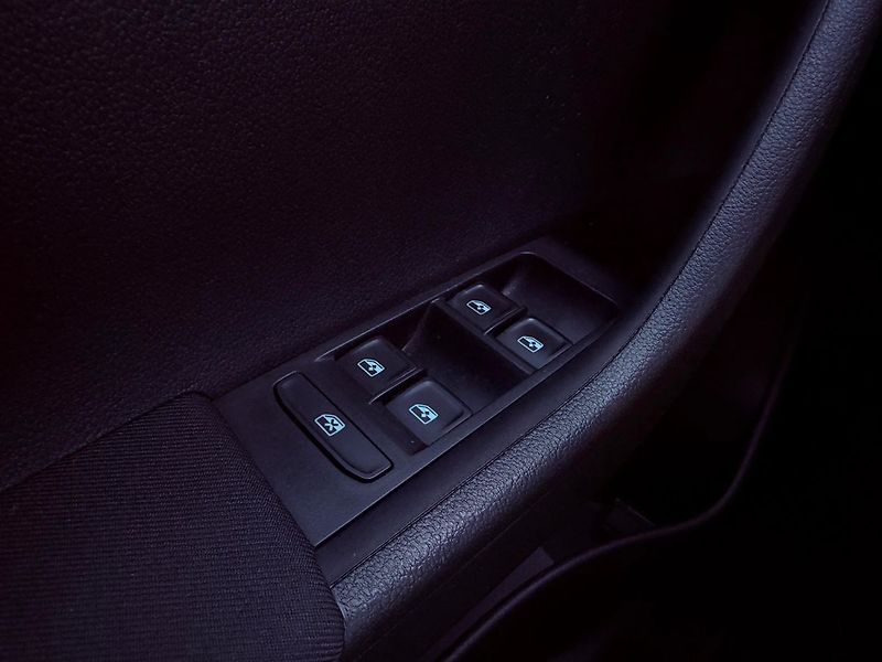Škoda Fabia 1.0 TSi Style, ČR, 46 tkm, LED - fotka 13 z 26
