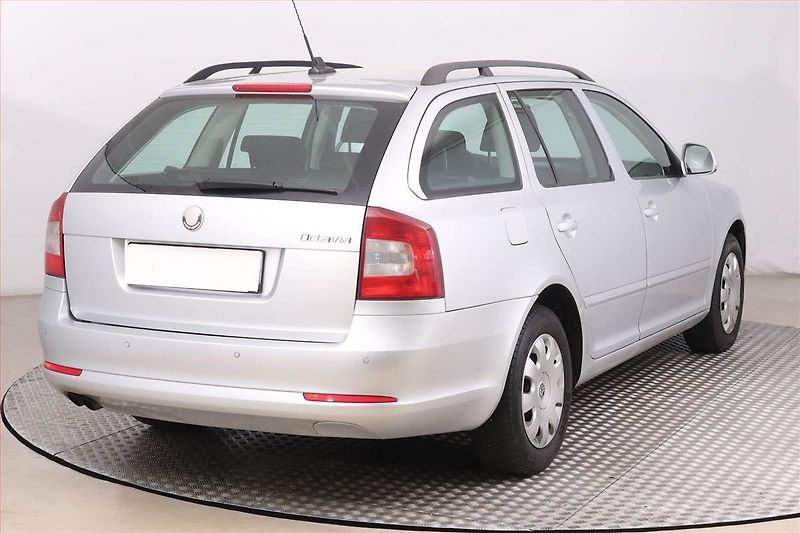 Škoda Octavia (2009) 2.0 TDI, Automat, po STK - fotka 5 z 15