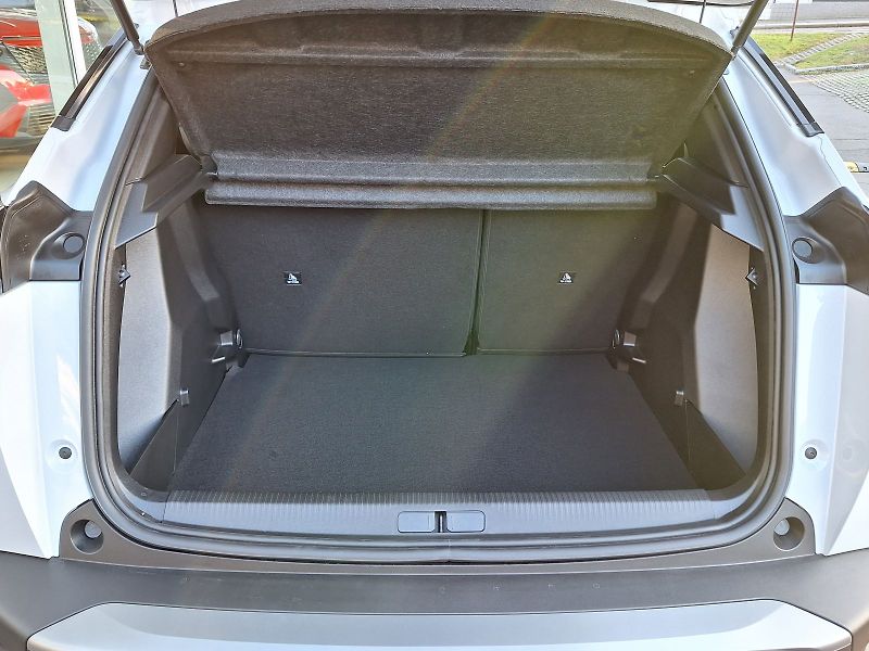 Peugeot 2008 (2026) ALLURE Hybrid 110 e-DCS6 - fotka 6 z 20