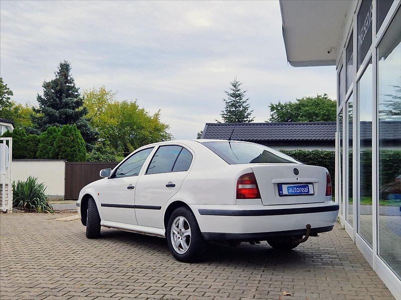 Škoda Octavia 1,8 20V 92kW KLIMA TAŽNÉ ŠÍBR - fotka 3 z 28