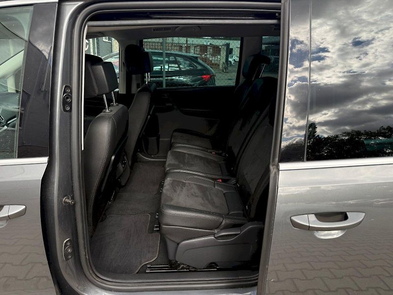Volkswagen Sharan (2017) 2.0 TDI 135 kW DSG 4x4 - fotka 8 z 23