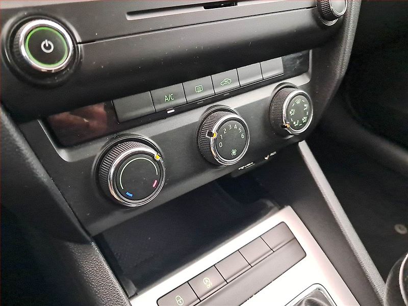 Škoda Octavia (2014) Ambition 1.6 TDI - fotka 13 z 15
