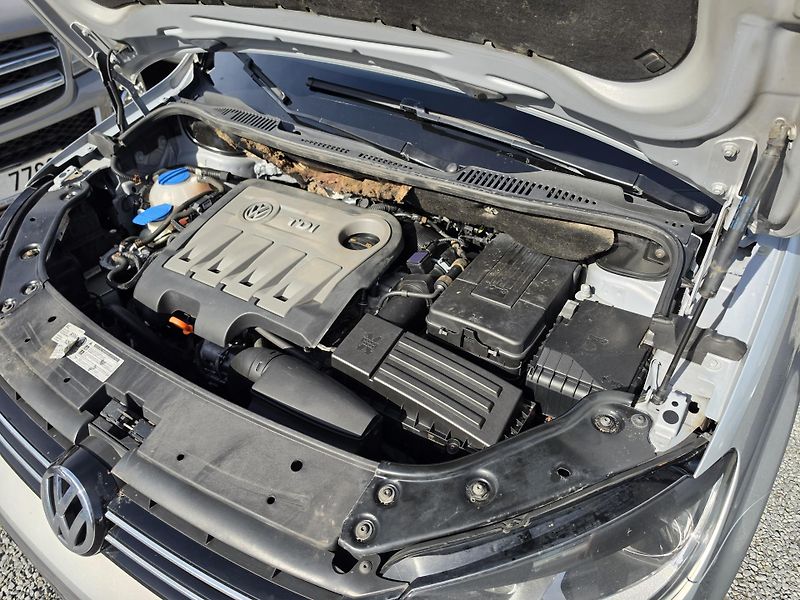 Volkswagen Touran 1.6 TDI 7 Mist - fotka 14 z 14