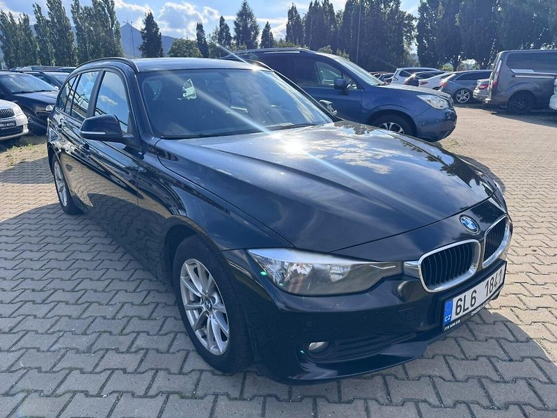BMW Řada 3 (2013) 318D F11 2,0D 105 KW - fotka 7 z 41