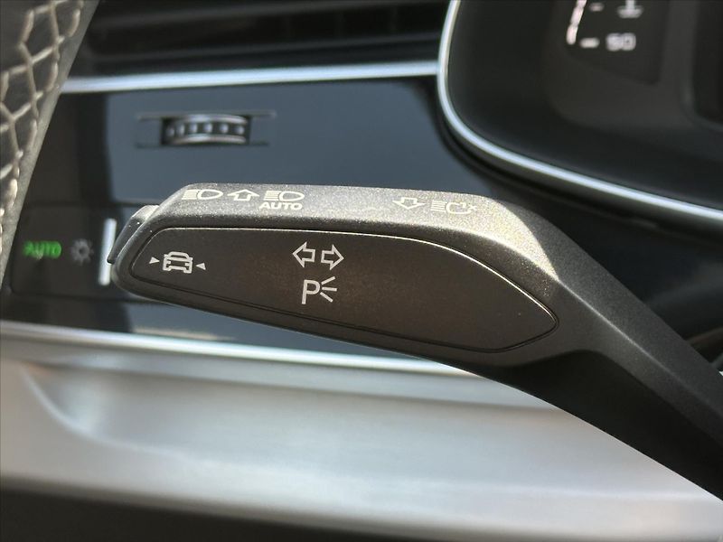 Audi Q7 3.0 50 TDI quattro tiptronic S - fotka 14 z 36