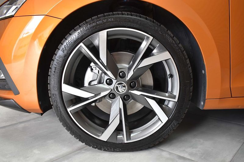 Škoda Octavia 2.0 TSI SPORTLINE*DCC*4x4*ČR - fotka 51 z 57