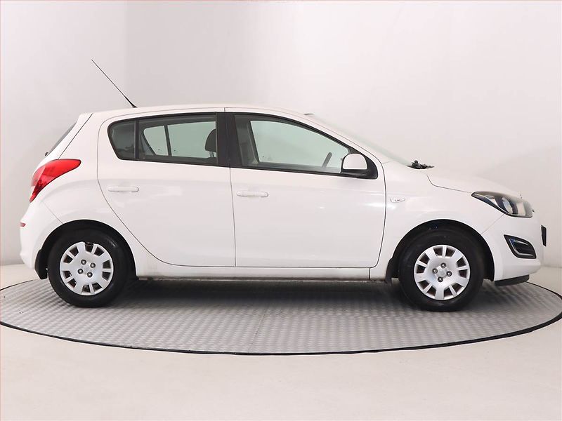 Hyundai i20 (2014) 1.2, Serv.kniha - fotka 6 z 13