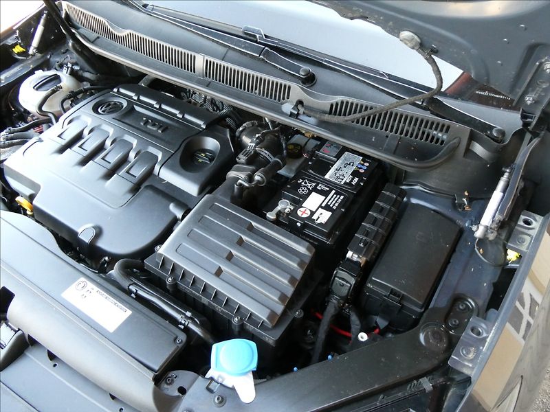 Volkswagen Touran 1,6 TDi DSG 7.míst,1maj.,závěs - fotka 35 z 35