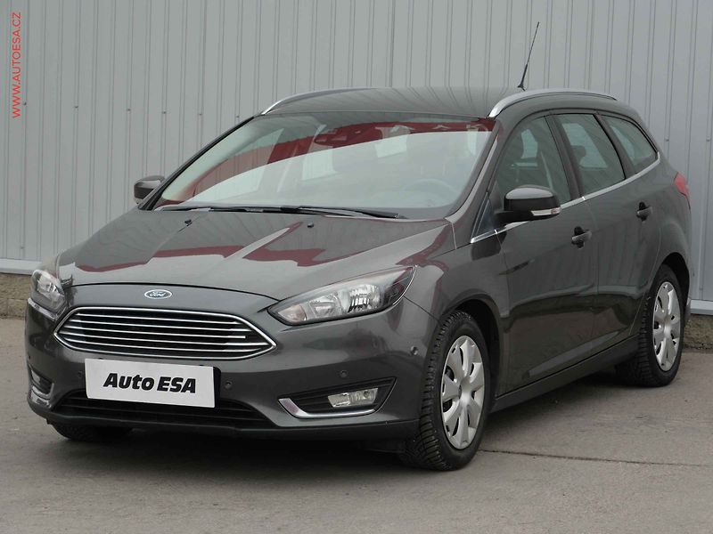 Ford Focus (2014) 1.6 TDCi, ČR, AC, TZ, park - fotka 3 z 20