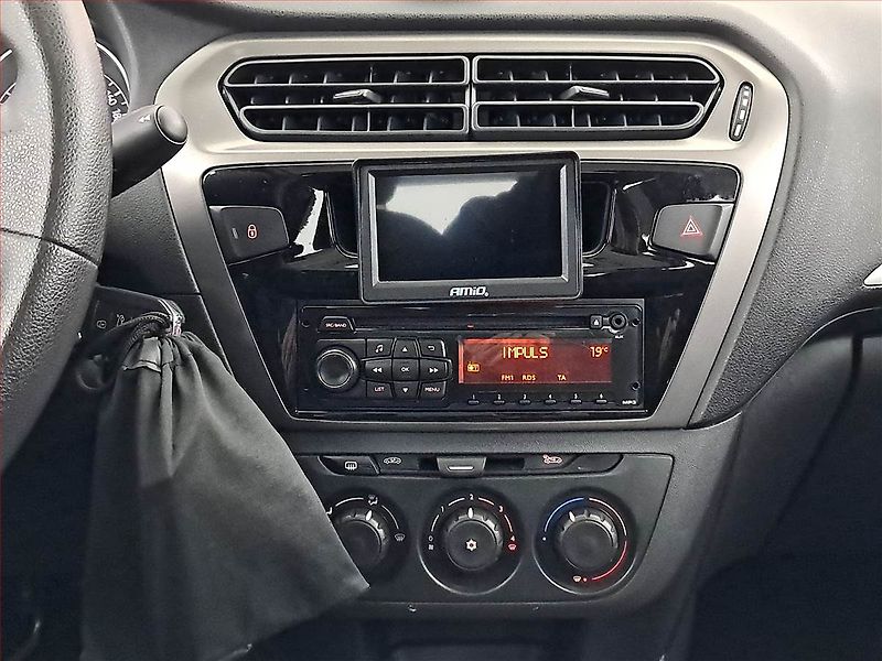 Peugeot 301 (2014) 1.2 VTi, Park. senzory - fotka 12 z 14