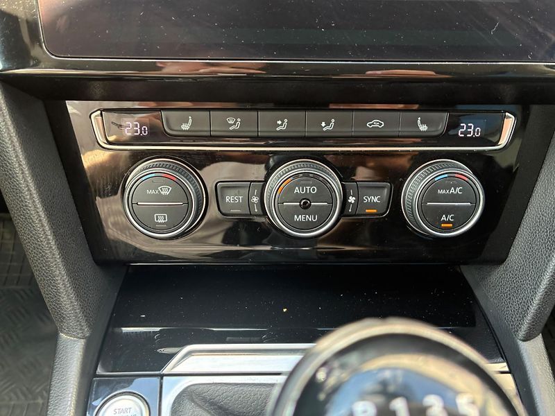 Volkswagen Passat (2018) 2.0TDi, 110KW, R-LINE, ACC,DPH - fotka 18 z 24