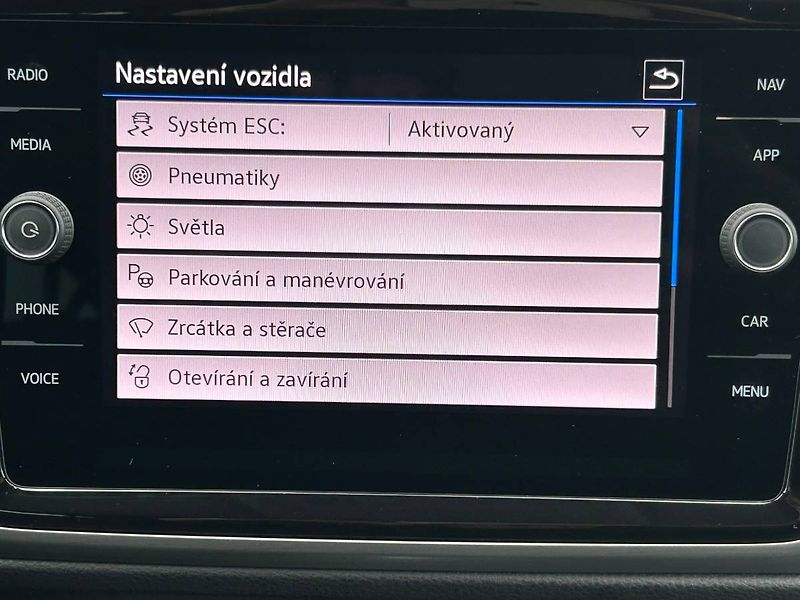 Volkswagen Touran (2022) 1.5 TSI 110kW DSG tažné - fotka 21 z 33