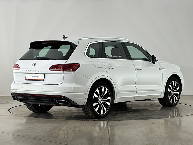 Volkswagen Touareg R-LINE - fotka 2 z 30