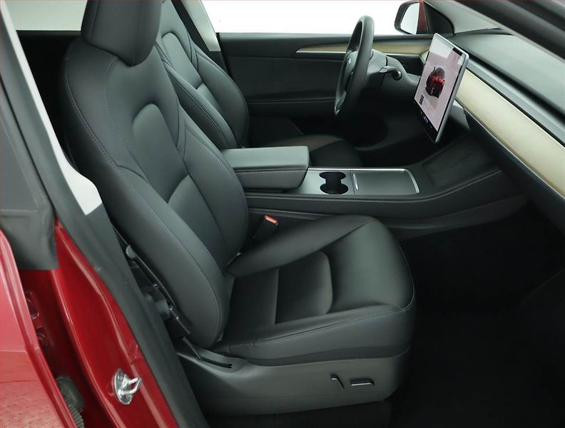 Tesla Model Y (2022) RWD LFP 60kWh, SoH 93% - fotka 9 z 21