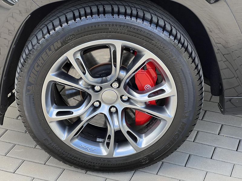 Jeep Grand Cherokee SRT 6.4 V8 HEMI - fotka 8 z 30