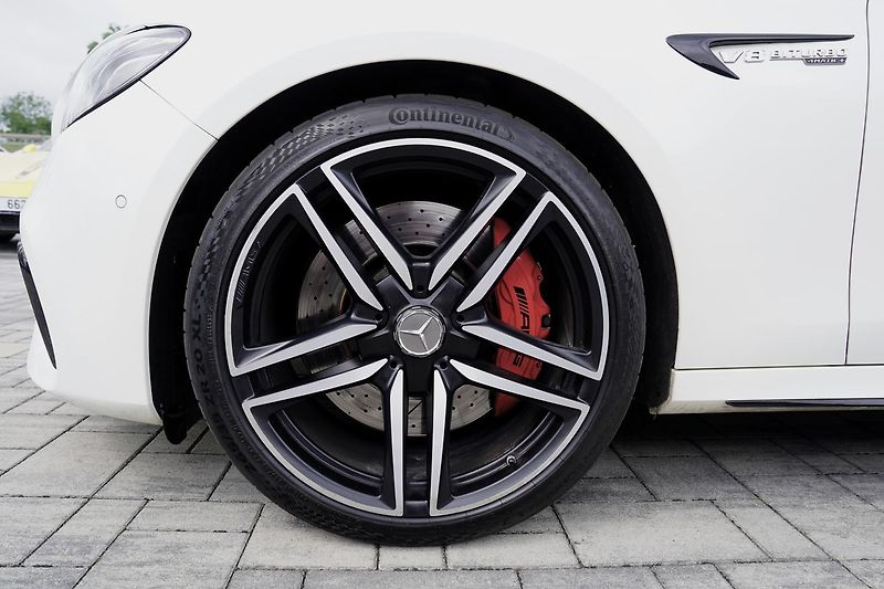Mercedes-Benz Třídy E E63 S AMG 4Matic+// 615 PS - fotka 14 z 48