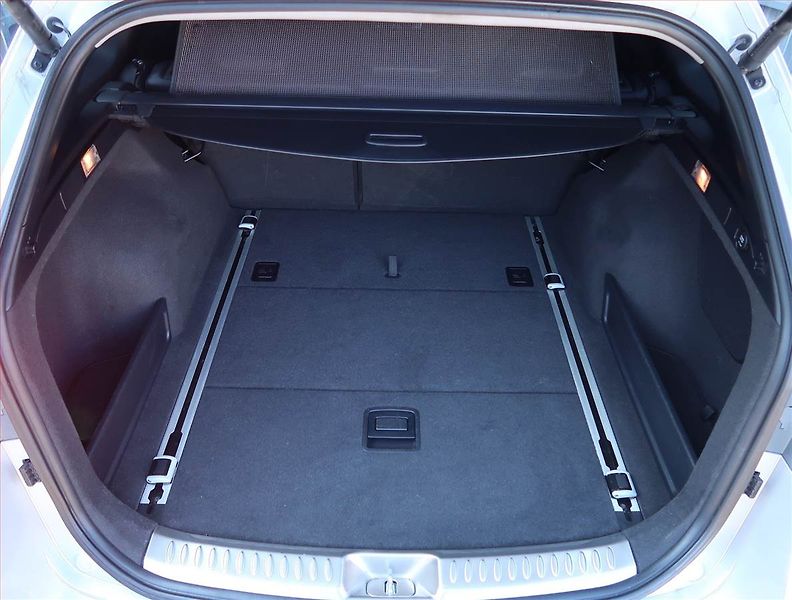 Hyundai i40 (2013) 1.7 CRDi, Navi, Xenony - fotka 14 z 17