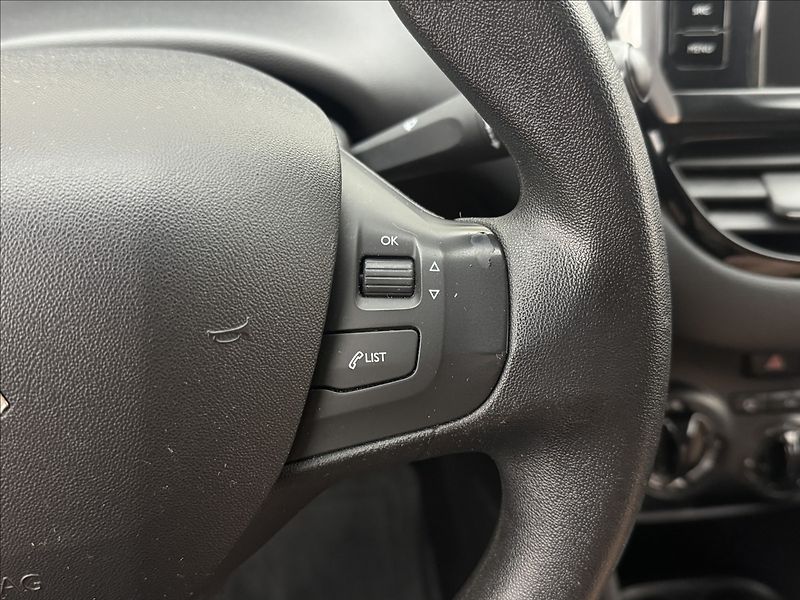 Peugeot 208 1,6 HDi DPH KLIMATIZACE LED ČR - fotka 10 z 29