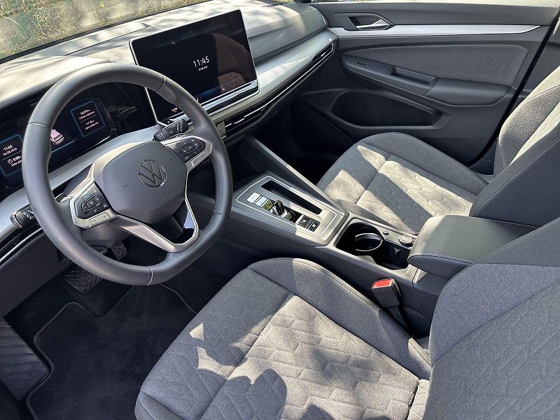 Volkswagen Golf (2025) 1.5 eTSI DSG People - fotka 7 z 29