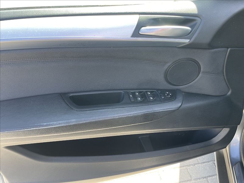BMW X5 3,0 XDRIVE 40D M-Paket CZauto - fotka 26 z 33