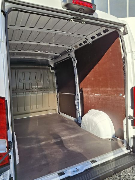 Peugeot Boxer (2026) Furgon 3300 L2H2 BlueHDi 120k  - fotka 29 z 29