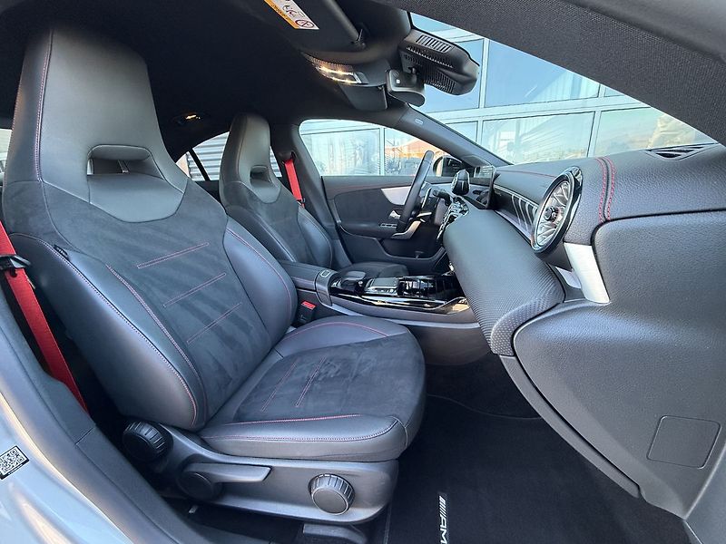 Mercedes-Benz CLA 35 AMG 4MATIC Premium - fotka 10 z 40