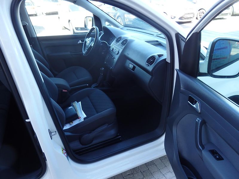Volkswagen Caddy MAXI 1.6 TDI ZÁLOHOVÁNO - fotka 13 z 21