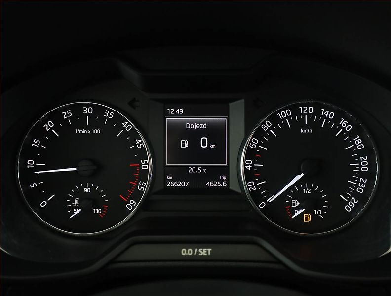 Škoda Octavia (2013) 1.6 TDI, Tempomat - fotka 9 z 14