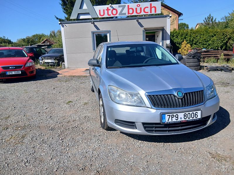 Škoda Octavia 1.6 TDI, Facelift, kosm. vady - fotka 4 z 27