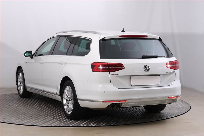Volkswagen Passat (2016) Highline 2.0 TDI, 4X4 - fotka 4 z 21