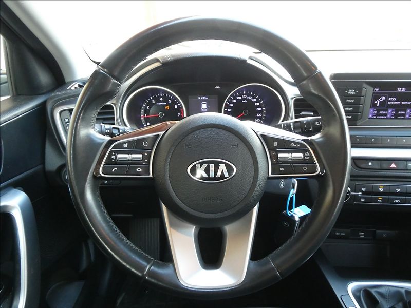 Kia Ceed 1,0 T-GDI Exclusive SW,2x pneu - fotka 26 z 35