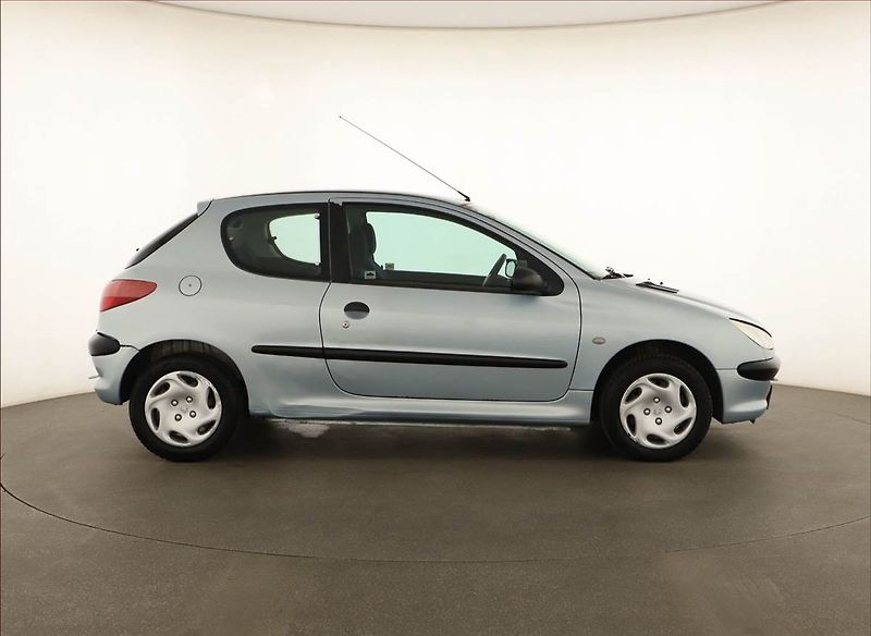 Peugeot 206 (2001) 1.4 i, po STK, v dobrém stavu - fotka 6 z 12