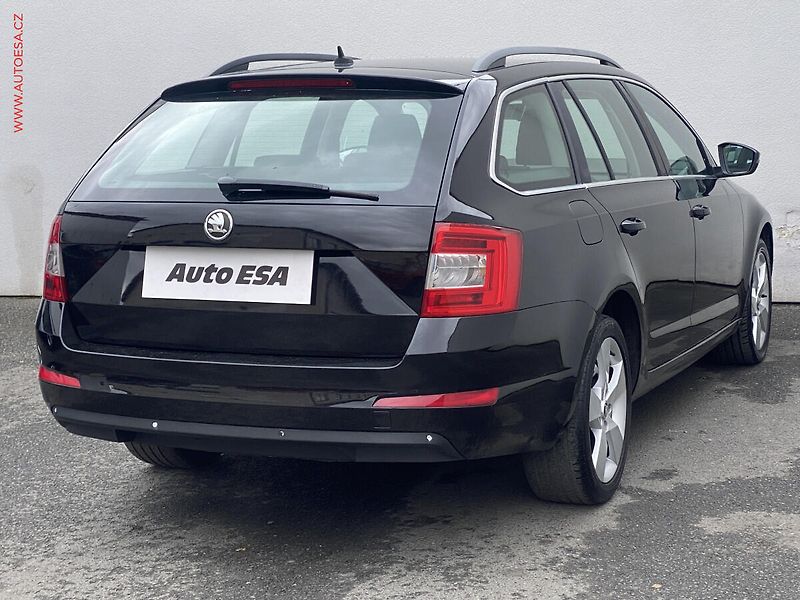 Škoda Octavia (2013) 1.6 TDi, Elegance, xenon - fotka 4 z 17