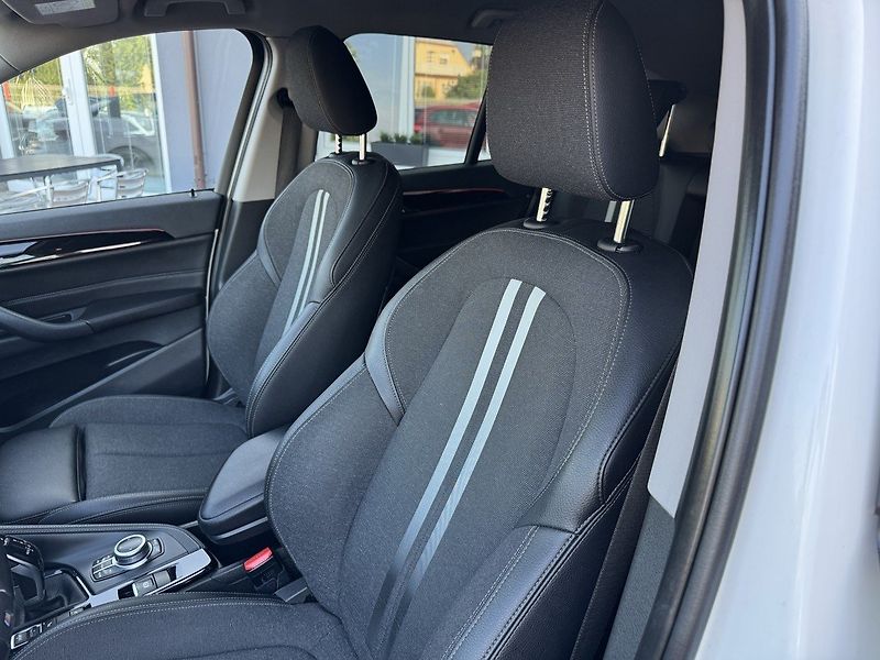 BMW X1 (2020) 2.0d Xdrive Navi 4x4 LED - fotka 33 z 50