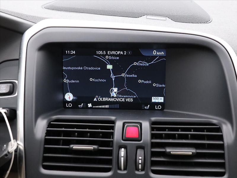 Volvo XC60 2,4 D5 169kW CZ Inscription - fotka 19 z 30