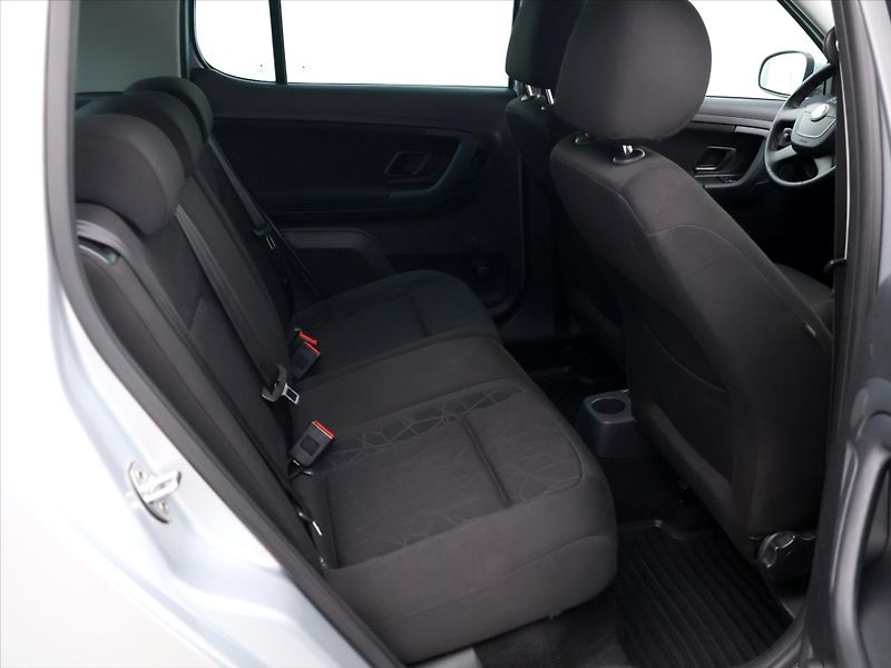 Škoda Fabia 1,2 TSI 63kW Ambition Klima - fotka 13 z 35
