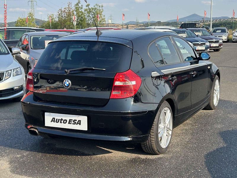 BMW Řada 1 (2008) 2.0 D 123d, ČR, AC, xenon - fotka 4 z 17
