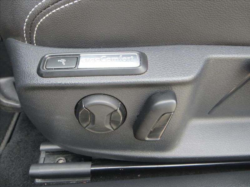 Volkswagen Passat 1,5 TSI 110kW DSG Elegance ČR - fotka 14 z 26