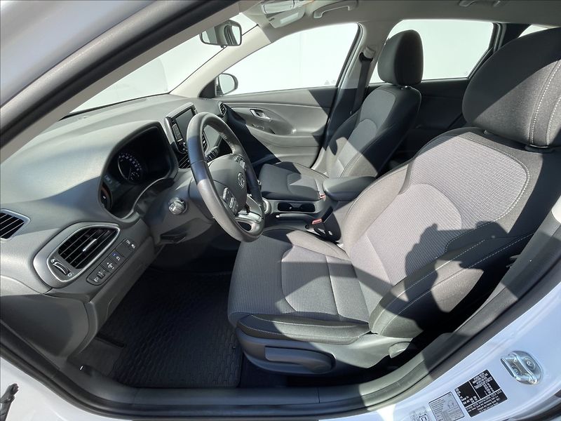 Hyundai i30 1,5 T-GDI Combi Comfort PDC - fotka 4 z 23