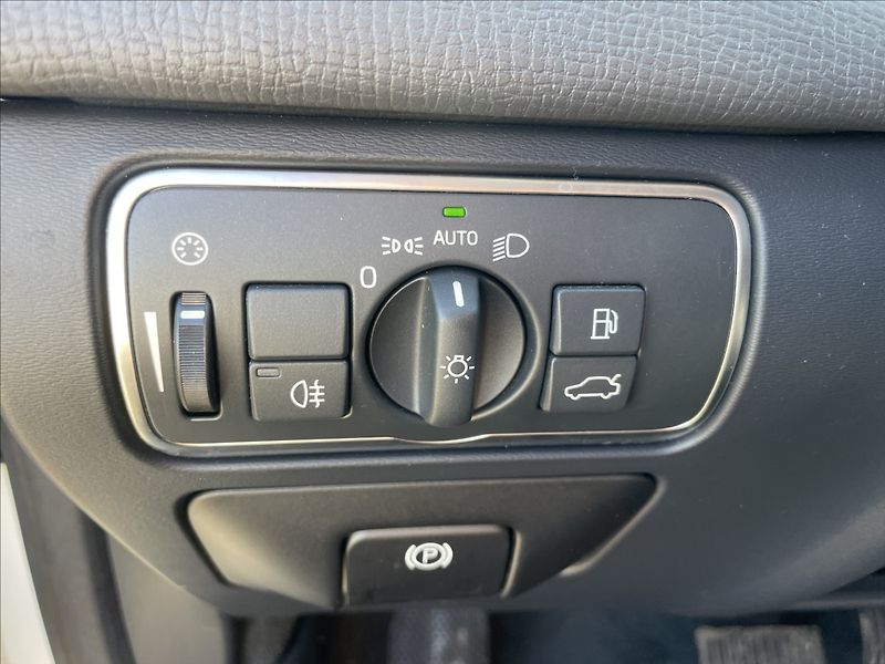 Volvo XC60 2,4 D4 Geartronic Kinetic AWD - fotka 21 z 41
