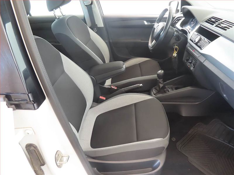 Škoda Fabia (2015) Ambition 1.2 TSI, Tempomat - fotka 9 z 13