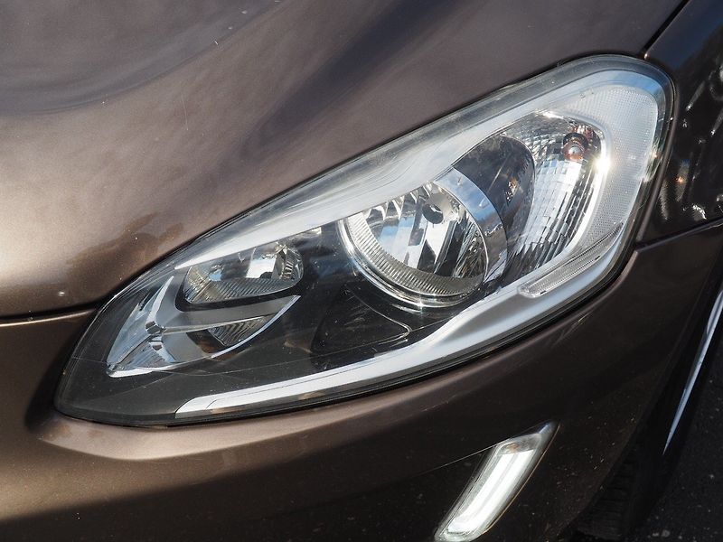 Volvo XC60 (2015) 2.4D D4 AWD - fotka 7 z 34