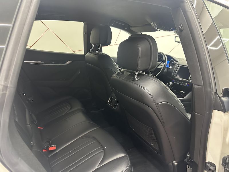 Maserati Levante (2019) Q4 Diesel*Bezklíč*CZ*TOP - fotka 14 z 17